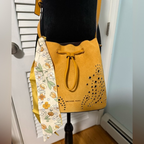 Michael by Michael Kors “Cary” NWT Mustard Bucket Bag with matching Wallet. - Picture 1 of 10